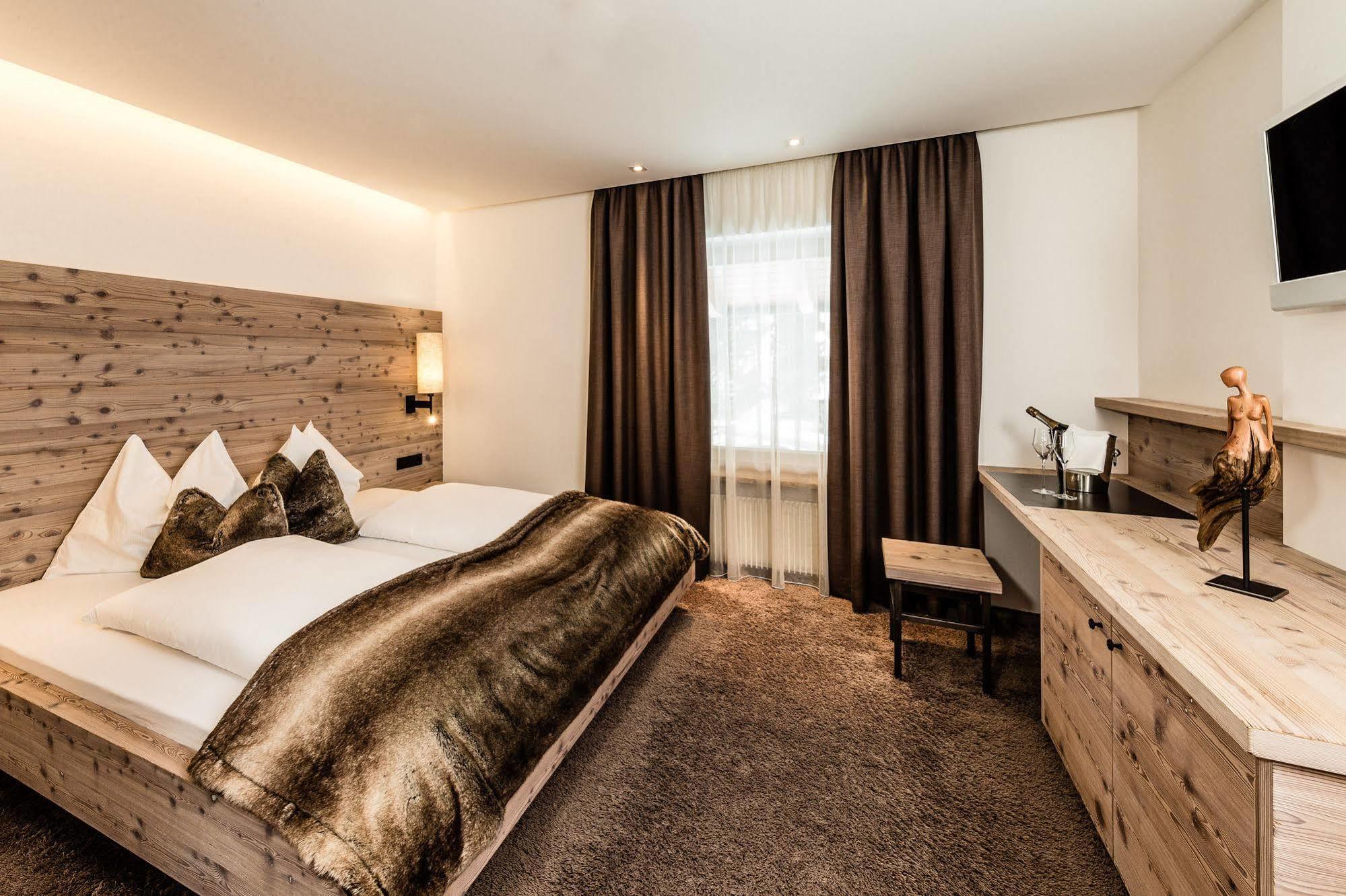 Arthotel Anterleghes - Gardenahotels Selva di Val Gardena Exterior photo